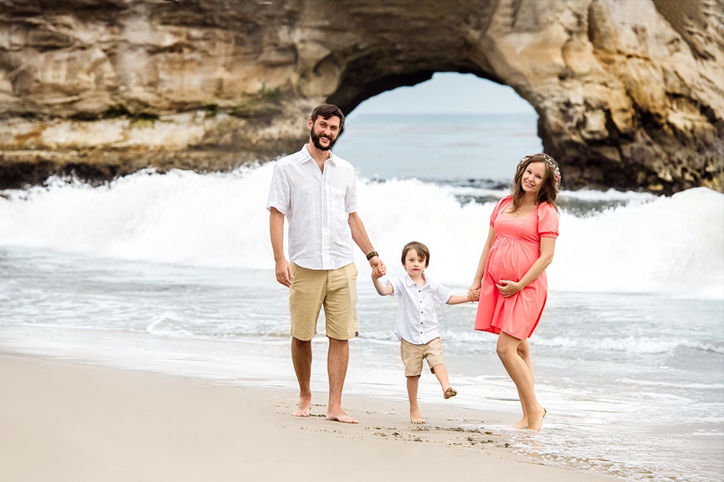 Family photo session near the ocean