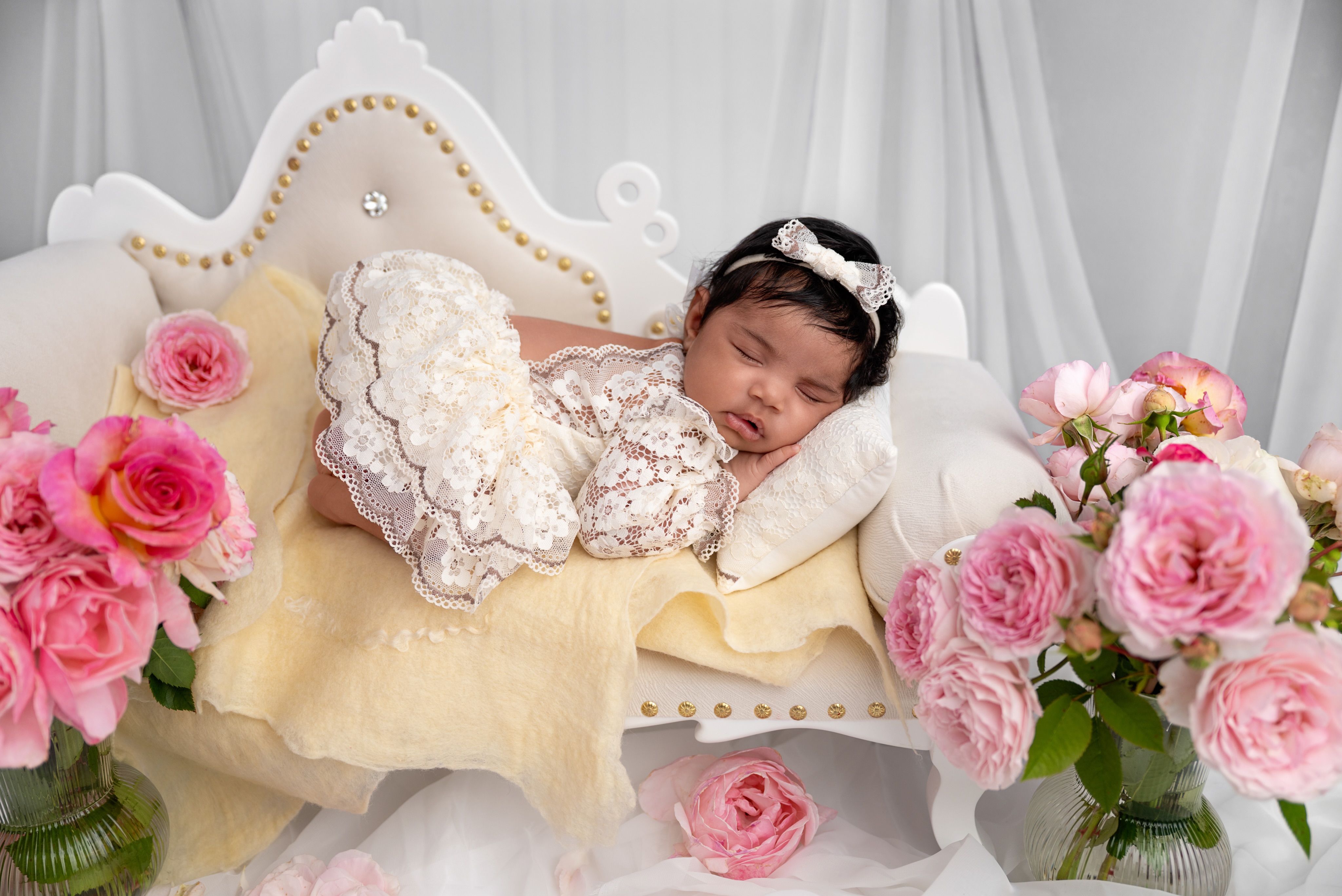 Every newborn session is truly one-of-a-kind ✨
I never do exactly the same setups twice. Each little one gets their own custom, heartfelt story — thoughtfully designed just for them.
And right now, when the roses are blooming beautifully in my garden… the magic feels extra special 🌹 The soft natural light, fresh petals, and those delicate spring colors create the most dreamy, unique portraits.
Your baby deserves something truly original 💕
DM me to book your newborn session and let’s create something beautiful together! www.olenamolochko.com
#NewbornPhotography #RoseGardenSession #NewbornPhotoshoot #FreshBlooms #BabyPhotos