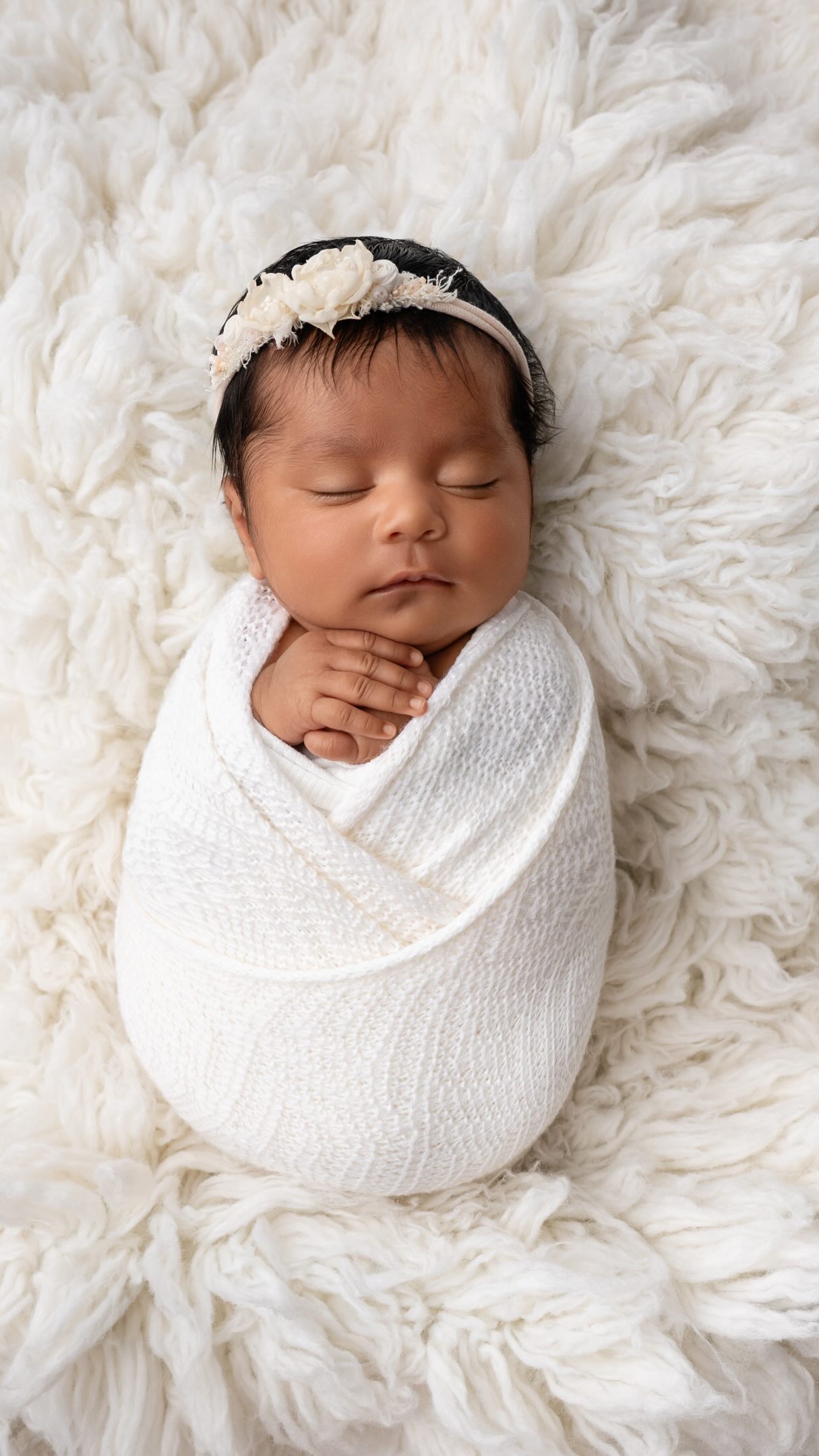 San Francisco Bay Area newborn and family photography. www.olenamolochko.com #newbornphotography #sfbayarea #sfbayareaphotographer #newbornprofessionalphotographer #newbornphotoshoot